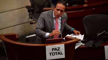 Alexander López, presidente del Congreso   Javier Sánchez   Alexander López fue elegido como presidente del Congreso, en reemplazo de Roy Barreras. La elección tuvo dificultades cuando la oposición quería aplazar […]