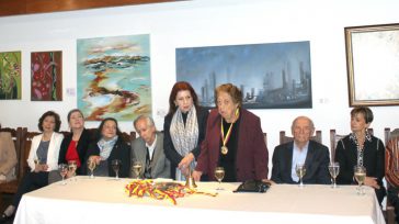 Acto de condecoraciones culturales durante la exposición de reconocidos pintores colombianos.        La Periodista  y gestora  Cultural Olga de Villegas organizó la exposición Maestros Pintando Por Ucrania ,rindió […]