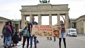 El clamor de los colombianos residentes en Alemania es: La Paz Total.    Colombianos con carteles en mano clamando por la Paz Total salieron en Berlín al conocer la presidencia […]