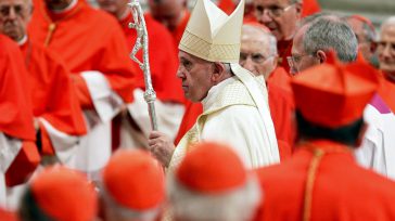 El Papa Francisco y los cardenales      Hernán Alejandro Olano García En un «consistorios rojos», así denominados para diferenciarlos de los «consistorios blancos», en los que el Papa convoca […]