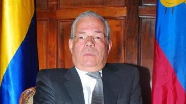 Fernando Arboleda Ripoll     Maestro, figura emblemática de la jurisprudencia a nivel local y global. El discípulo que superó a sus maestros es el Doctor en Derecho y Ciencias […]