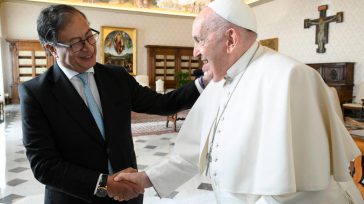 Una alianza por la paz de Colombia entre el Papa Francisco y el presidente de los colombianos, Gustavo Petro. EFE/ Simone Risoluti/Oficina de Prensa de la Santa Sede     […]