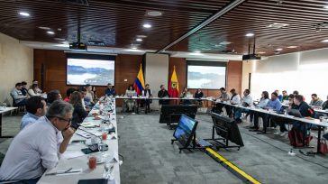 Alcalde de Bogotá, Carlos Fernando Galán, el gobernador de Cundinamarca Jorge Rey y los alcaldes del departamento que reciben la noticia del racionamiento de agua en sus regiones.    Rafael […]