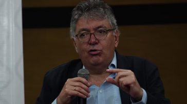 Mauricio Cárdenas Santamaría, auto candidato presidencial.  Gustavo Alvarez Gardeazábal El Porce El varias veces ministro Mauricio Cárdenas Santamaría, que anda sin proclamarse hablando  como cuasi candidato presidencial ante selectos auditorios […]