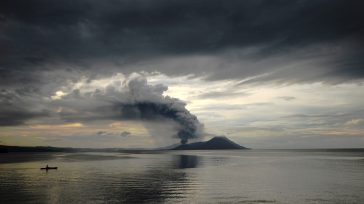 Volcán en erupción en Paúpa Nueva Guinea. El Pacífico es el de mayor actividad volcánica del mundo, y son muy conocidos sus terremotos en sus costas. A sus orillas se […]