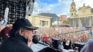 Petro y sus seguidores          Gustavo Álvarez Gardeazábal El Porce Viendo  en televisión el fervor conque los partidarios del gobierno Petro salen a marchar para demostrarle su […]