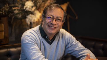 «Cinco politiqueros pagos no van a hundir la democracia en Colombia»: Petro sobre decisión del CNE     Rafael Camargo Vásquez  El presidente Gustavo Petro Urrego, rechazó el pronunciamieto del […]