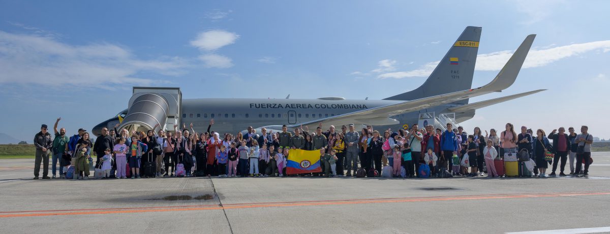 El gobierno nacional destió el regreso de117 colombianos atrapados en la guerra.   Aterrizó en Bogotá  el vuelo FAC129 , con 117 pasajeros y dos mascotas.y el Ministerio de Relaciones […]