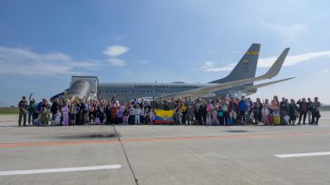 El gobierno nacional destió el regreso de117 colombianos atrapados en la guerra.   Aterrizó en Bogotá  el vuelo FAC129 , con 117 pasajeros y dos mascotas.y el Ministerio de Relaciones […]