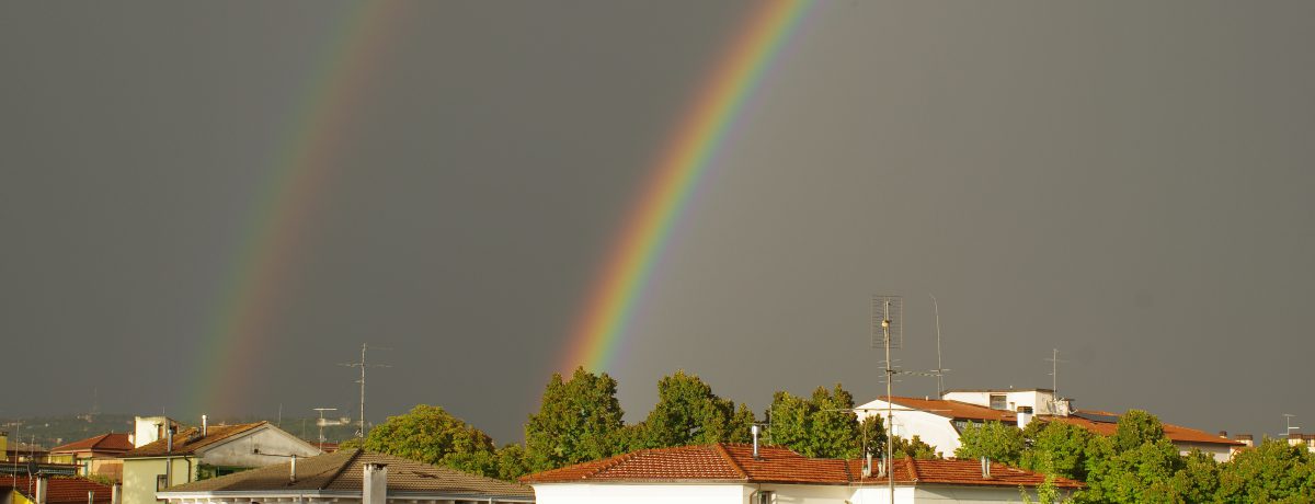 Cuando los rayos de luz del sol brillan a través de las gotas de lluvia que quedan se mantienen suspendidas en la atmósfera. En otras palabras, todas las gota funciona […]