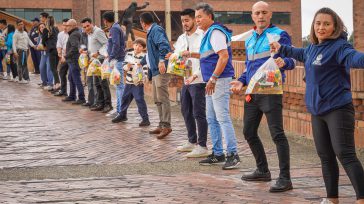 Una cadena de funcionarios de la gobernación de Cundinamarca movilizan la ayuda humanitaria. En desarrollo de la campaña ‘Cundinamarca con Chocó’, que lideran la Gobernación de Cundinamarca y la oficina […]