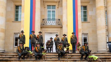     Con honores y después de seis años de servicio, el grupo de guías caninos de la Jefatura de Seguridad Presidencial y miembros de la Policía Nacional despidieron a […]