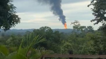 El volcán arrojó 50.000 metros cúbicos de lodo caliente que sepultó algunas viviendas e incineró cobertura vegetal, cultivos y algunos animales, se lee en el reporte.     Una fuerte […]