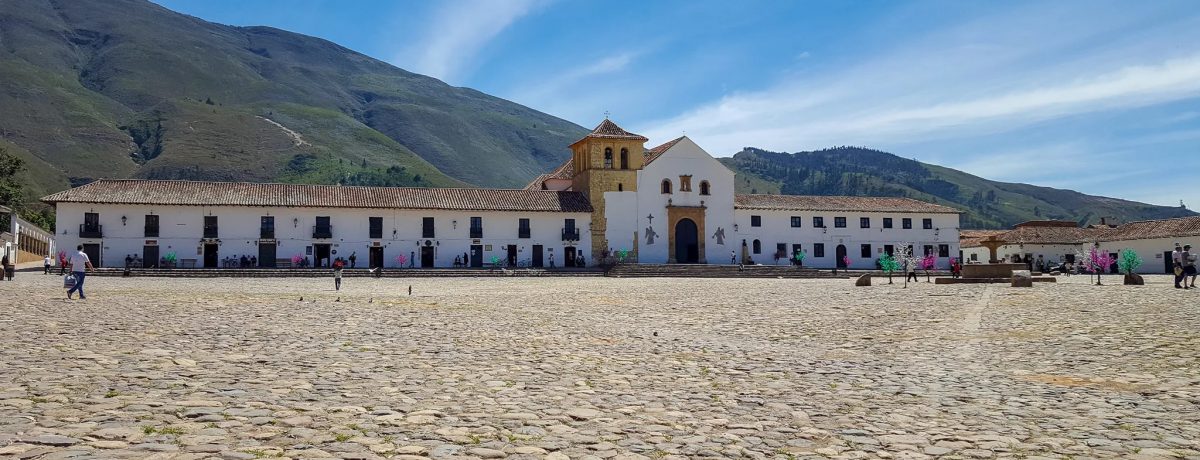 La plaza de Villa de Leyva con piso de piedras.     Hernán Alejandro Olano García El primer presidente de la Real Audiencia de Santa Fe, posesionado en ese cargo […]