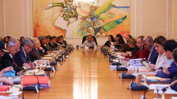 Buena parte de los ministros serán relevados de sus cargos &nbsp; El polémico Consejo de Ministros del gobierno Petro. Originó que el jefe del Estado solicitará la renuncia protocolaria de [&hellip;]