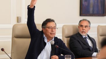 El presidente Gustavo Petro defendió la designación de Armando Benedetti como jefe de despacho y aseguró que «hay feminismos que matan al hombre».«Tiene cosas positivas y merece una segunda oportunidad». &nbsp;