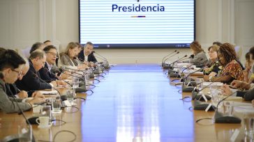  Cuatro renuncias dejó el primer Consejo de Ministros por televisión. Se anuncian más renuncias.  &nbsp; &nbsp; &nbsp; Un nuevo estilo de gobierno impuso en Colombia, el presidente Gustavo Petro, cuando [&hellip;]