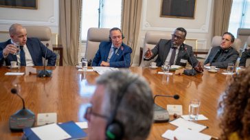 Delegación Emiratos Árabes Unidos:  Gregory Jasmin y Abdeslam Achahbar,  &nbsp; &nbsp; &nbsp; El Gobierno colombiano y Emiratos Árabes Unidos han definido los terrenos para la instalación de tres centros de [&hellip;]