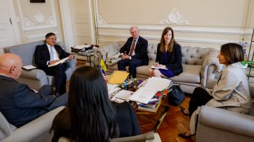 El presidente Petro y la canciller Sarabia, se reunieron con john Mcnamara, encargado de negocios de EE.UU. de la embajada estadounidense, en la Casa de Nariño.  &nbsp; &nbsp; &nbsp; Colombia [&hellip;]