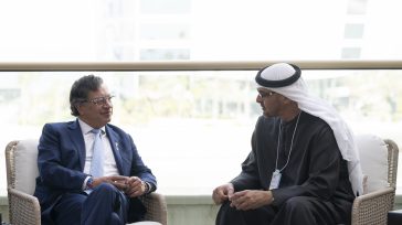 El  Jeque Mohamed bin Zayed Al Nahyan, Presidente de los Emiratos Árabes Unidos (D), se reúne con Gustavo Petro, Presidente de Colombia (I), durante la Cumbre de Gobiernos Mundiales. &nbsp; [&hellip;]