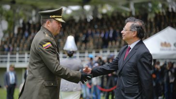 El presidente Gustavo Petro, felicita al general Carlos Fernando Triana Beltrán,a quien designó como director general de la Policía Nacional.  &nbsp; &nbsp; &nbsp; El presidente Gustavo Petro Urrego asistió  a [&hellip;]