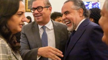 La bienvenida a Benedetti en el Congreso se la dieron María Fernanda Cabal del Centro Democrático y Fabio Raúl Amín,del Partido Liberal.  &nbsp;  Armando Benedetti, llegó al Congreso de la República, acompañado [&hellip;]