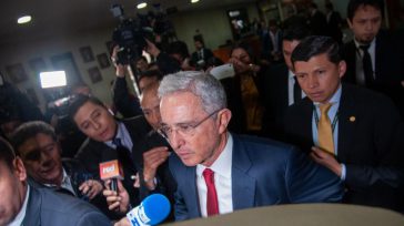 El Tribunal estudiará tutela presentada por la defensa de Álvaro Uribe. &nbsp; El juicio contra el expresidente Álvaro Uribe fue suspendido por el Tribunal Superior del Distrito Judicial de Bogotá. [&hellip;]