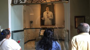 Devotos frente a la anterior tumba de José Gregorio Hernández en la Iglesia Nueva Señora de la Candelaria.      Hernán Alejandro Olano García     En medio de la […]