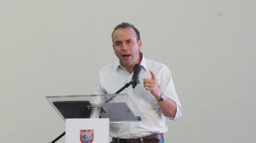 Alejandro Eder, alcalde de Cali.   Gustavo Álvarez Gardeazábal El Porce Desde cuando ví la encuesta de Guarumo y advertí que el alcalde Eder, el alcalde de Cali ,va de […]