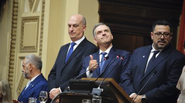 El presidente de Uruguay, Yamandú Orsi,  al asumir la presidencia de ese país.  &nbsp; Yamandú Orsi, el tercer gobernante de izquierda de la historia de Uruguay y heredero político del [&hellip;]