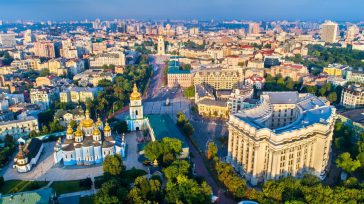 Kiev María Angélica Aparicio P. La gente se defiende como puede. Grita, llora, corre hacia un lugar seguro. Escucha el ruido de los misiles. Siente y ve las explosiones como [&hellip;]