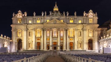 Doblan Campanas en la  Basílica San Pedro en el Vaticano en Señal de Luto por la muerte de Francisco el Papa de los humildes.