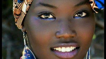 Alika Alunga &nbsp; El mundo está triste por la noticia de la muerte del papa Francisco. Su fallecimiento deja un gran vacío en el liderazgo moral mundial, pero su ejemplo de compasión [&hellip;]