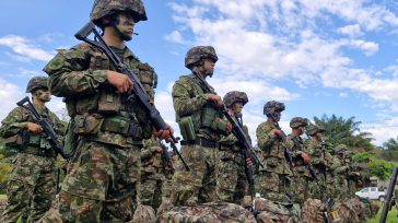 Centenares de militares a combatir contra el Clan del Golfo. &nbsp; &nbsp; &nbsp; Ante la escalada de violencia y el «plan pistola»  del Clan del Golfo, el presidente Petro promete [&hellip;]