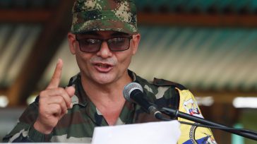 ‘Iván Mordisco’, comandante general de la disidencia de las FARC Néstor Gregorio Vera Fernández, más conocido por su alias Iván Mordisco es un nombre que ha resonado en la esfera [&hellip;]