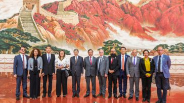 El presidente Gustavo Petro acompañado por los miembros de la delegación colombiana durante la visita al Museo del Partido Comunista de China &nbsp; &nbsp; &nbsp; El Museo del Partido Comunista [&hellip;]