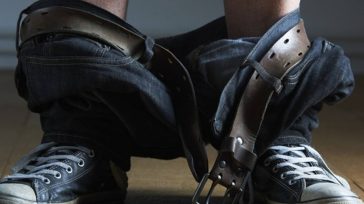 «Nos volvieron a coger con los calzones abajo» Gustavo Álvarez Gardeazábal El Porce En el ya remoto pasado resultaba insolucionable subirse los calzones cuando alguien era pillado cagando o haciendo […]