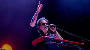 «Calamaro, va pasando de moda y no levanta público, las tres mil personas que asistieron a su concierto le pegaron una chiflada del carajo ,hasta hacerlo bajar del escenario, porque […]