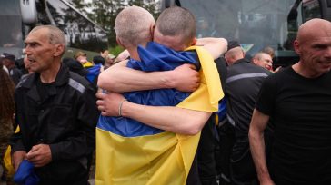 Liberación de cerca de 2.000 personas en un periodo de tres días. La entrega de prisioneros se presentó en plena guerra de Rusia-Ucrania. &nbsp; &nbsp; &nbsp; Rusia y Ucrania protagonizan [&hellip;]