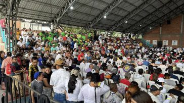 El presidente Gustavo Petro lideró la entrega de tierras recuperadas del despojo paramilitar a campesinos en el Magdalena Medio, como parte de su compromiso con la justicia agraria y la [&hellip;]