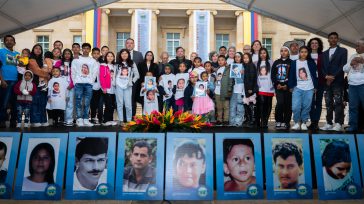 «La violencia entre los colombianos es un producto de decisiones extranjeras que no sirven, que hay que cambiar. La solidaridad de ustedes europeos y norteamericanos es quitar esas decisiones mundiales [&hellip;]