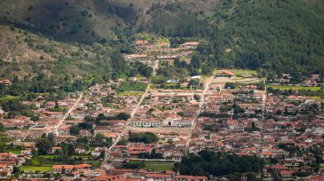 Villa de Leyva, un hermoso pueblo colonial en Boyacá, Colombia, cuenta con una población que ronda los 20.000 habitantes, incluyendo residentes urbanos y rurales. Es conocida por su arquitectura bien […]