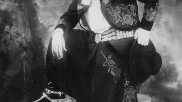 Carlos Gardel    Hernán Alejandro Olano García El 28 de octubre de 2008, Daniel Samper Pizano, escribió en el diario El Tiempo lo siguiente: «- ¿Samper? ¿Sos pariente del piloto […]