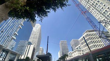 Casablanca con su ubicación geográfica privilegiada, entre Europa y África, la convierte en una puerta de entrada ideal para empresas internacionales que buscan expandirse en el continente. &nbsp;