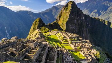 Machu Picchu es una antigua ciudad inca ubicada en los Andes peruanos, famosa por su impresionante arquitectura de piedra y su enigmática historia. Sirve como un notable testimonio de la [&hellip;]