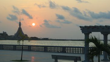 La Torre de la Libertad, en Bata, Guinea Ecuatorial, es un imponente monumento erigido para conmemorar la independencia del país. Su diseño y altura simbolizan la aspiración de la nación [&hellip;]
