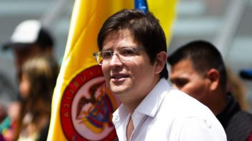 Miguel Uribe Turbay, víctima de un atentado sigue con pronóstico reservado en la Clínica Santa Fe. Rafael Camargo Vásquez Bogotá, Colombia La investigación por el atentado contra el senador y [&hellip;]