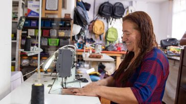 El programa, operado por INNPulsa, ofrece un acompañamiento integral que abarca asistencia técnica especializada, capitalización en insumos o especie, y acceso a herramientas cruciales para el fortalecimiento de sus negocios [&hellip;]