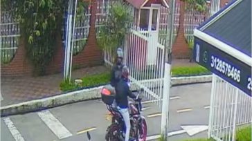 Las cámaras fueron determinantes para establecer que Carlos Eduardo Mora González (motociclista) fue quien llevó al sicario y quien entregó el arma para el atentado al senador Miguel Uribe Turbay. [&hellip;]