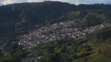 Jericó es un pueblo antioqueño de casas coloridas, calles empinadas y balcones floridos, reconocido por ser cuna de la Santa Madre Laura Montoya y un centro importante de la arriería. [&hellip;]